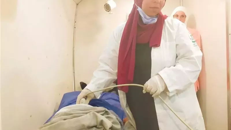 أمن الغربية يستجيب لاستغاثة سيدة مريضة وينقلها للمستشفى