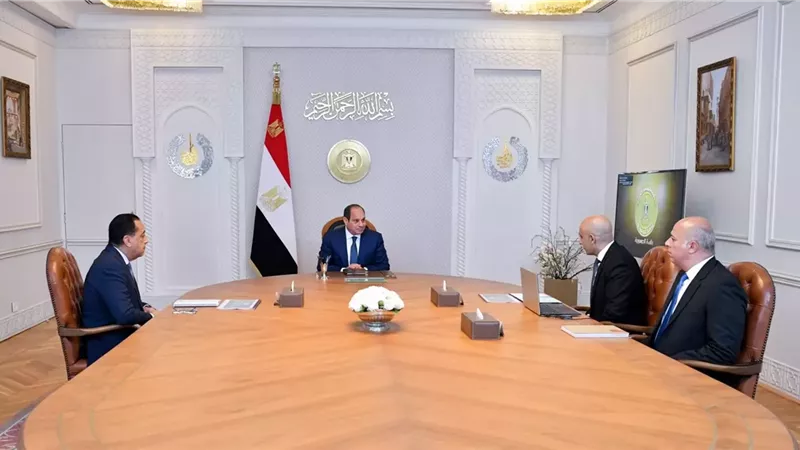 الرئيس السيسي يستعرض جهود وزارة التربية والتعليم في تنمية مهارات القراءة والكتابة لدى الطلاب