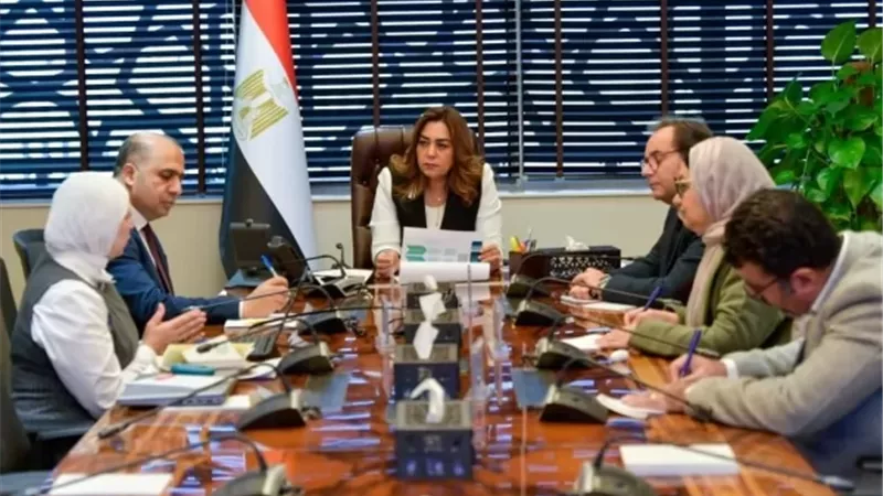 وزيرة التنمية المحلية : استراتيجية حاسمة لمواجهة التلوث البلاستيكي