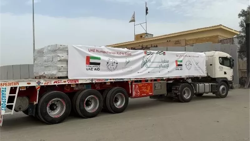 وكالة الإمارات للمساعدات تدعم غزة بقافلة عبر معبر كرم أبوسالم
