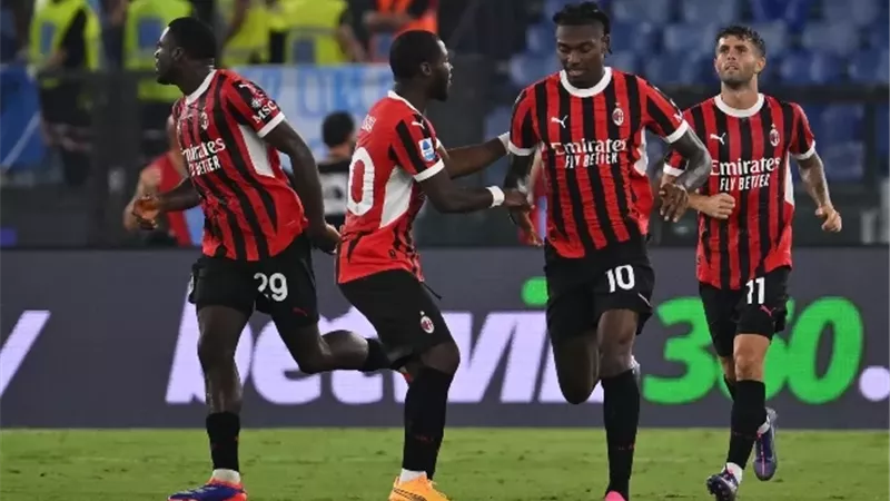 ميلان يسقط أمام بارما بهدف قاتل.. ويبتعد عن صدارة الدوري الإيطالي