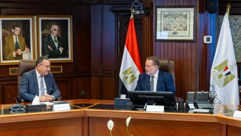 محافظ المركزي يلتقي وزير التعليم العالي لبحث التعاون المشترك