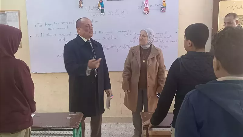 جولة مفاجئة لمدير تعليم القاهرة بمدارس مصر الجديدة