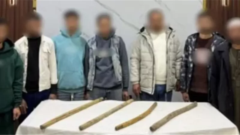 بسبب الوقوف أمام محل.. كشف ملابسات فيديو مشاجرة بالأسلحة البيضاء