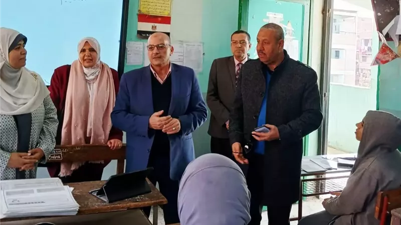 وكيل تعليم القاهرة يتابع انتظام الدراسة ونسب الحضور بمدارس الشرابية