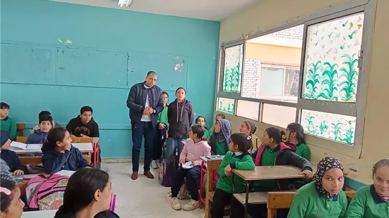 مدير تعليم الجيزة يفاجئ إدارة حدائق أكتوبر بزيارة ميدانية
