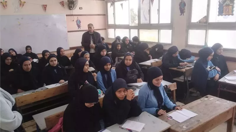 مدير تعليم الجيزة يتفقد مدارس الشيخ زايد