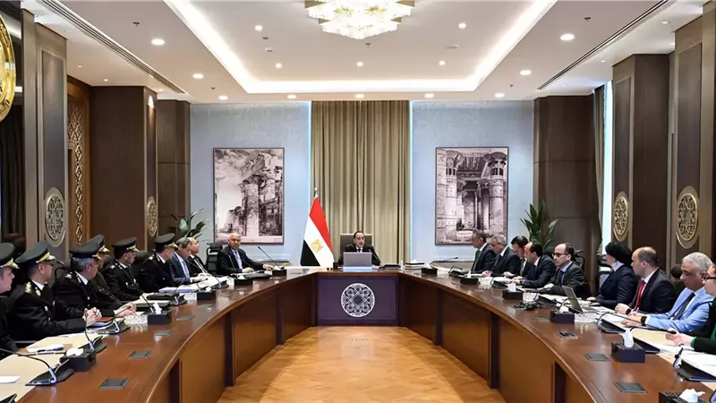 مدبولى يتابع مستجدات تطوير الطريق الدائري وصيانة كوبري 6 أكتوبر