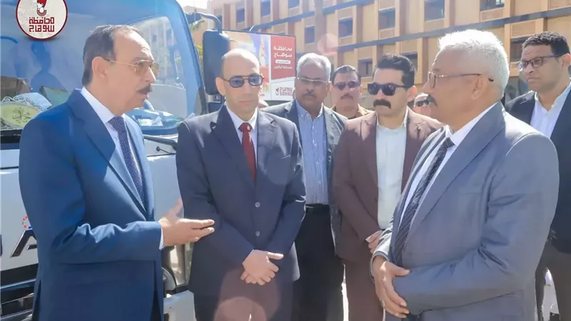 محافظ سوهاج يتفقدوصول10آلاف كرتونة مواد غذائية للاسرالاكثراحتياجا