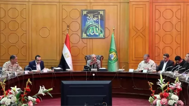 محافظ الإسماعيلية يستعرض مشكلات المخابز