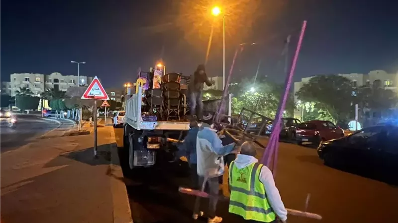 حملة مكبرة لإزالة إشغالات بالشيخ زايد .. صور