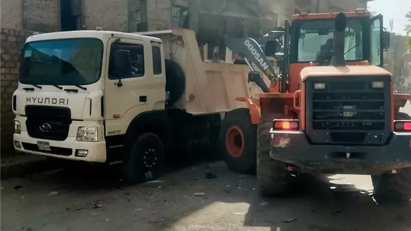 رفع 1020 طن مخلفات خلال أسبوع بحملات نظافة بإسنا جنوب الأقصر