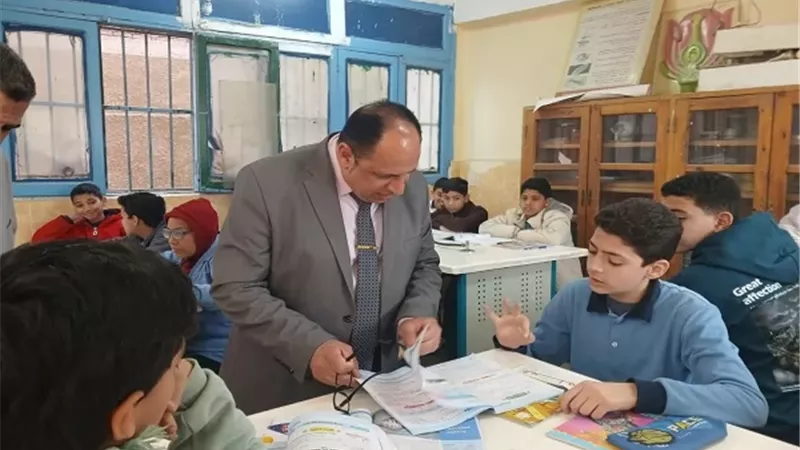 القيادات التعليمية تتابع انتظام الدراسة بالقليوبية