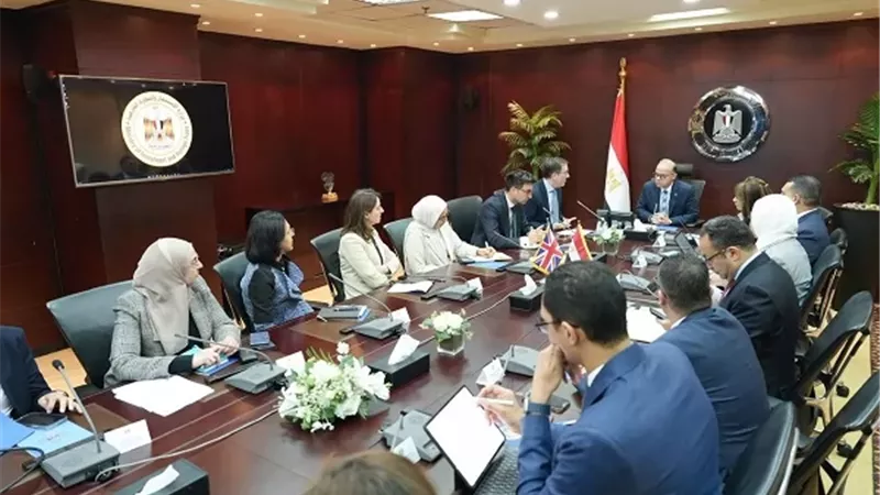 وزير الاستثمار يستقبل السفير البريطاني لبحث تعزيز الشراكة الاقتصادية