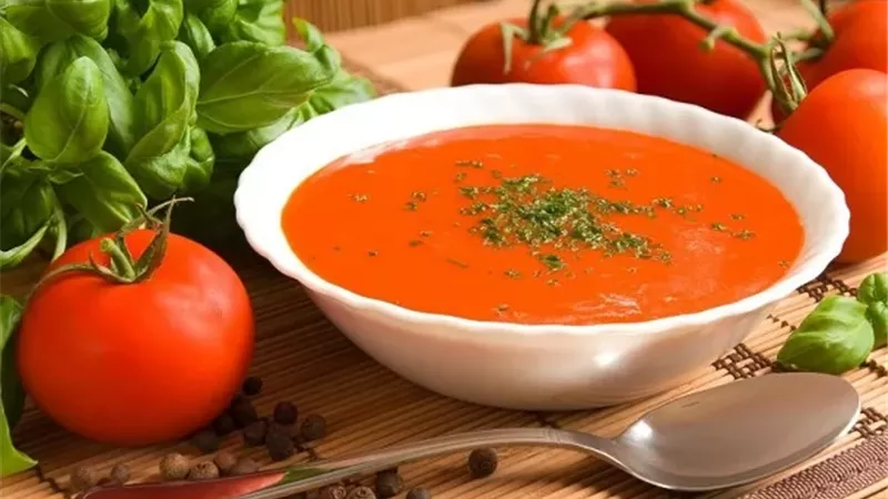 شوربة الطماطم الدافئة .. بداية مثالية لإفطار صحي في رمضان