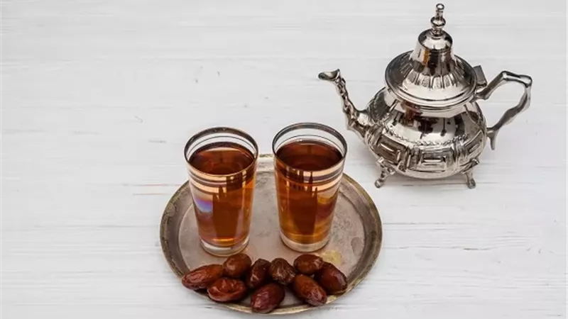 منها امتصاص الحديد..ما لا تعرفه عن شرب الشاي بعد الإفطار في رمضان