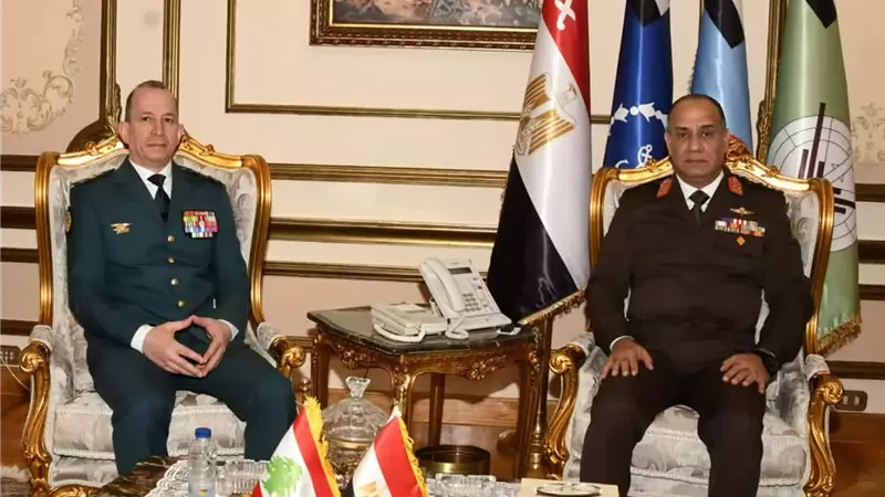 الفريق أشرف سالم زاهر وزير الدفاع يلتقى قائد الجيش اللبنانى