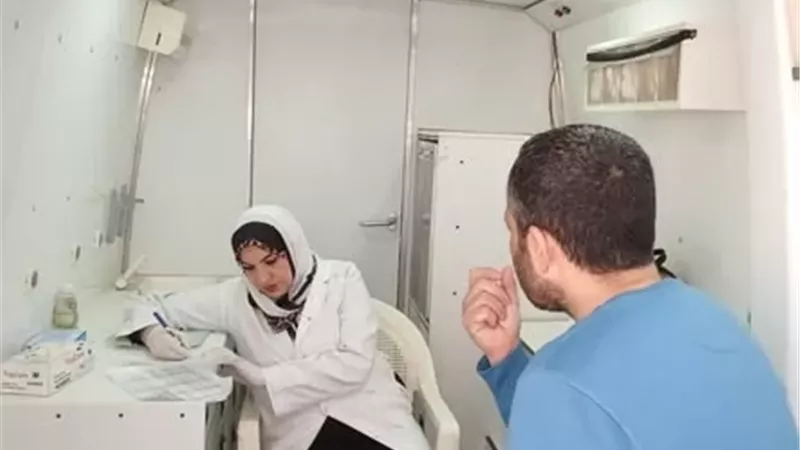 6 عيادات تخصصية في قافلة طبية بمركز شباب ابوجازية بالإسماعيلية