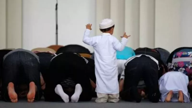 هل يجوز اصطحاب الأطفال إلى المساجد؟ الإفتاء تجيب