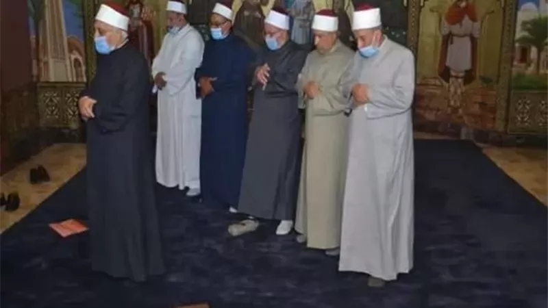 هل تصح صلاة المسلمين داخل الكنائس؟.. علام يجيب