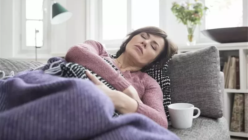 دراسة تكشف لماذا يسبب كوفيد الطويل أعراضاً عصبية بخلاف الإنفلونزا