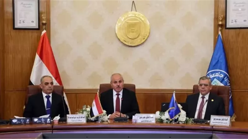 محافظ الإسماعيلية يشهد مجلس جامعة قناة السويس