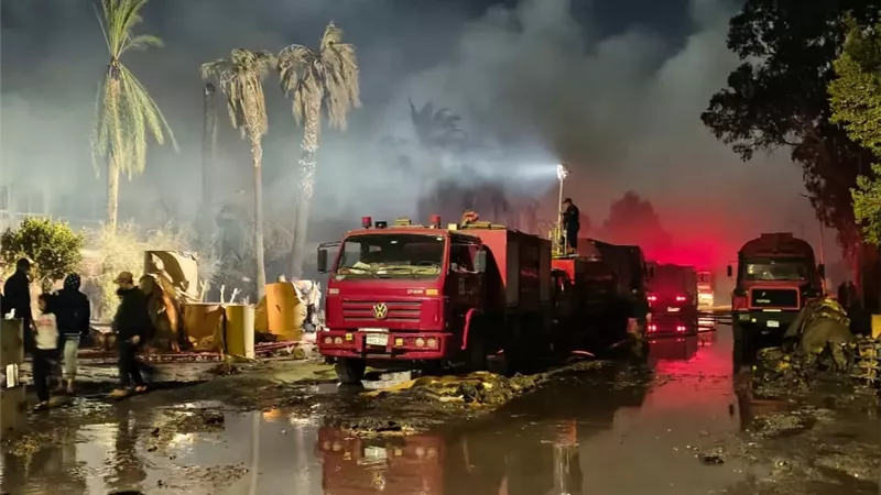 حريق هائل بمصنع للتعبئة والتغليف بالعاشر من رمضان