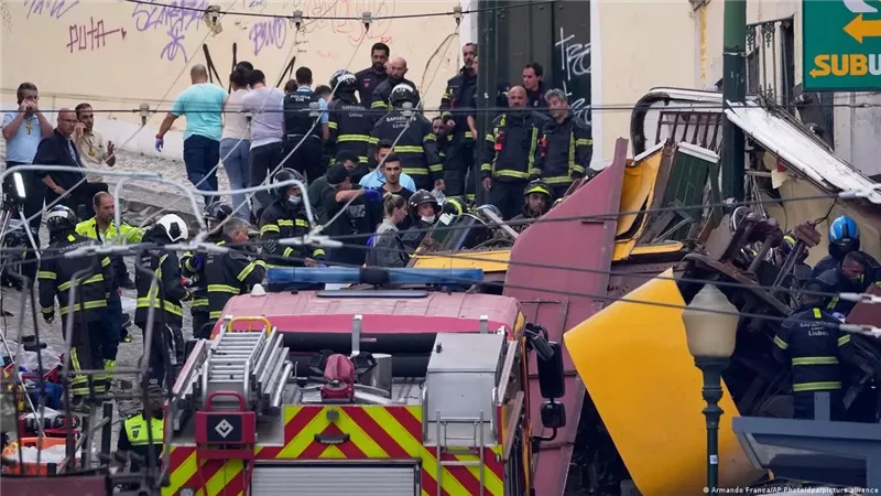 حادث ترام في ميلان يسفر عن قتيل و20 مصابًا وتحقيقات لكشف الأسباب