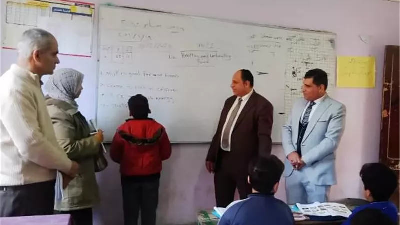 متابعات ميدانية من وكيل تعليم القليوبية بمدارس إدارة شرق شبرا