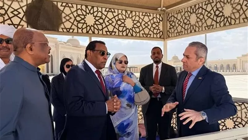 رئيس وزراء السودان من البرج الأيقوني: مصر حققت معجزة عمرانية