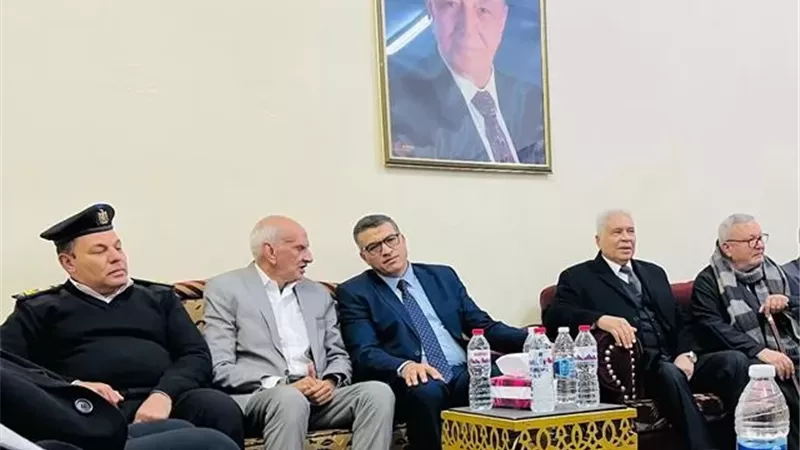 محافظ قنا يقدم واجب العزاء لأسرة 
