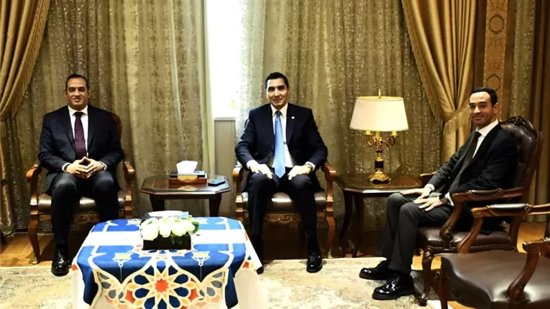 وزير الشباب يبحث تطوير منظومة الأنشطة الرياضية داخل الجامعات والمدارس