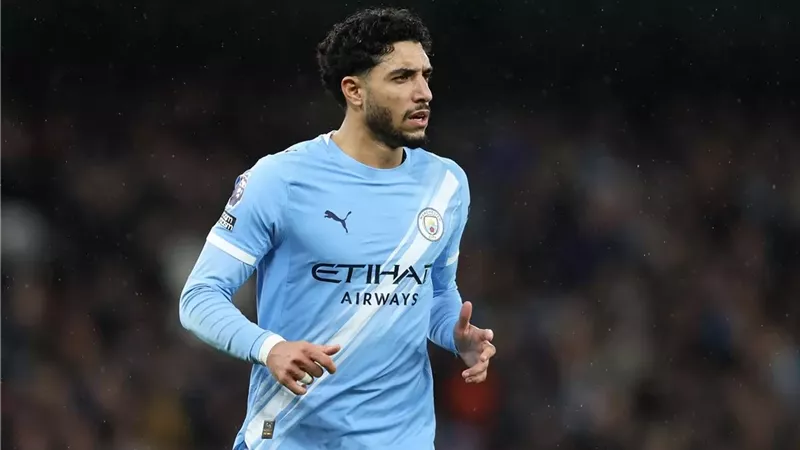 عمر مرموش في تشكيل مانشستر سيتي الأساسي أمام ليدز يونايتد