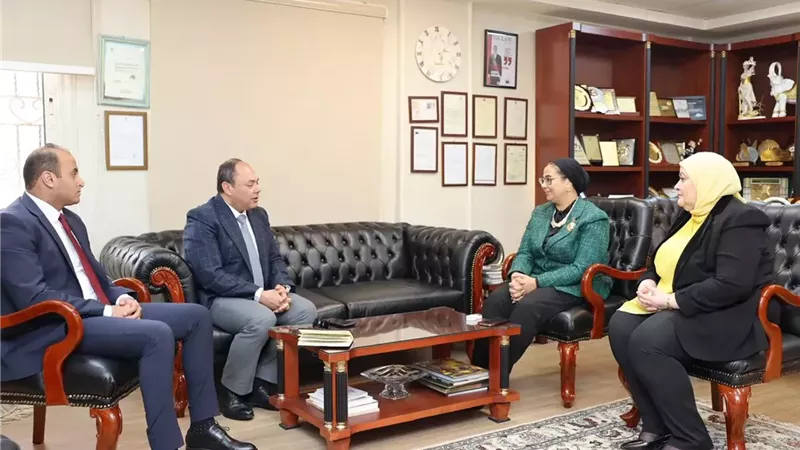 رئيسة القومي للمرأة تناقش توسيع برامج تدريب السيدات مع هيئة تنمية الصعيد