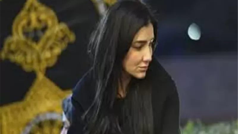 مي عمر توجه رسالة شكر لمن تقدم لها فى وفاة والدها
