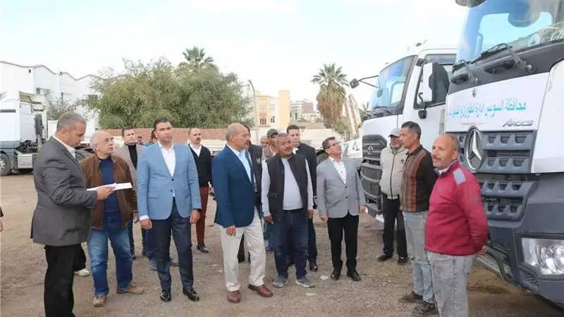 محافظ السويس يتابع سير العمل بإدارة الطوارئ والتدخل السريع