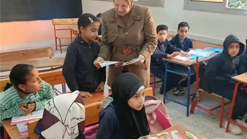 مدير تعليم القاهرة تتابع التقييمات بمدرسة محمد ياسر الابتدائية