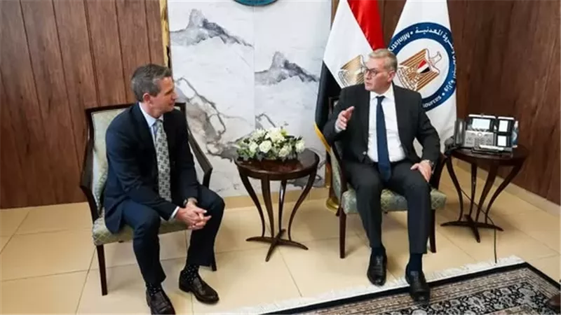 وزير البترول يبحث مع رئيس كابريكورن البريطانية زيادة استثماراتها بمصر