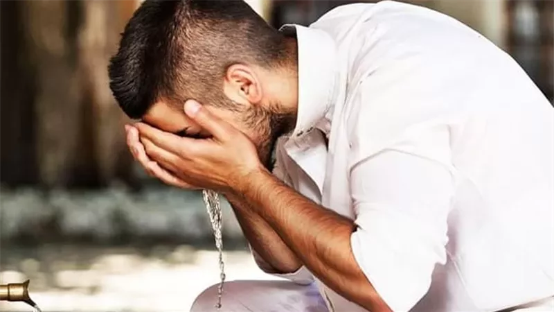 بيان حكم ابتلاع الصائم من ماء المضمضة دون قصد