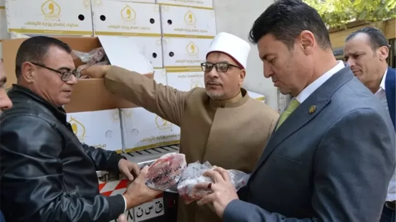 السكرتير العام يشهد استلام 5 أطنان لحوم من صكوك الإطعام بالمنوفية