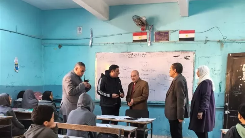 وكيل تعليم القاهرة يتابع سير الدارسة بمدرسة المعز الرسمية لغات