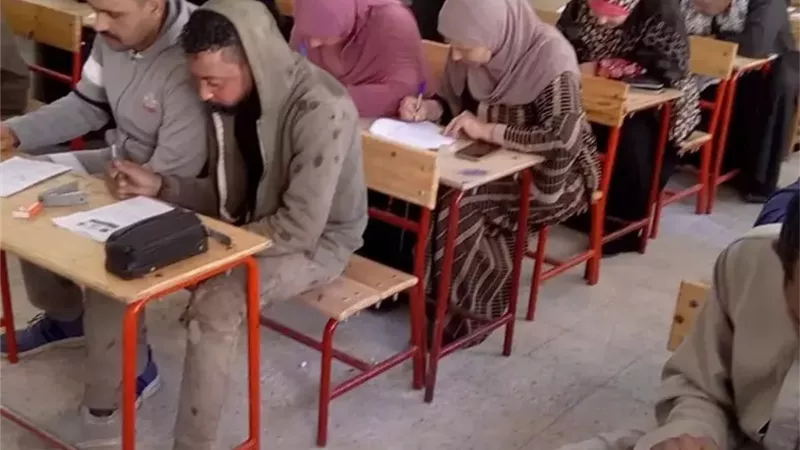 محافظ أسيوط:انتظام امتحانات تعليم الكبارومحوالأمية بمراكزالمحافظة