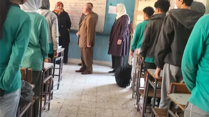 وكيل تعليم القاهرة يتابع نسب الحضور بالمدارس