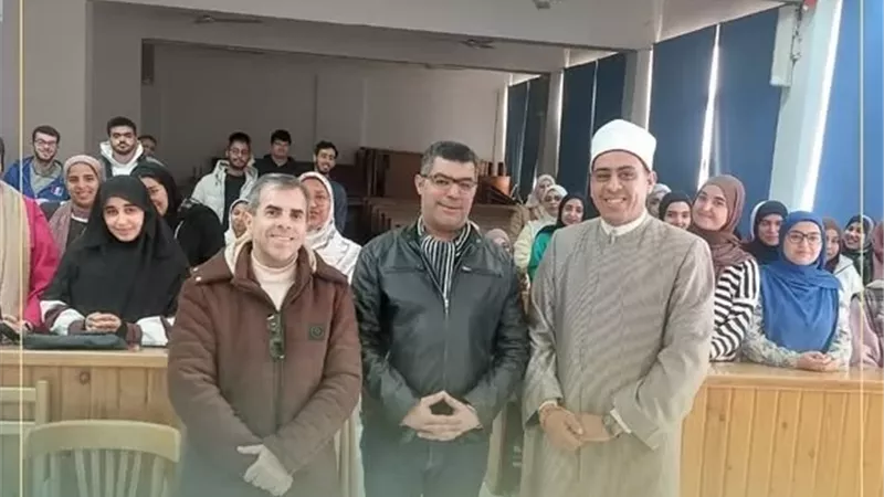 أوقاف الإسماعيلية تناقش مخاطر التدخين بجامعة القناة