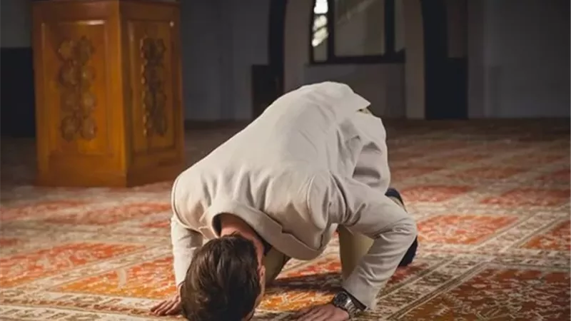 هل يشترط الوضوء لسجود التلاوة وما هي أذكاره المخصوصة