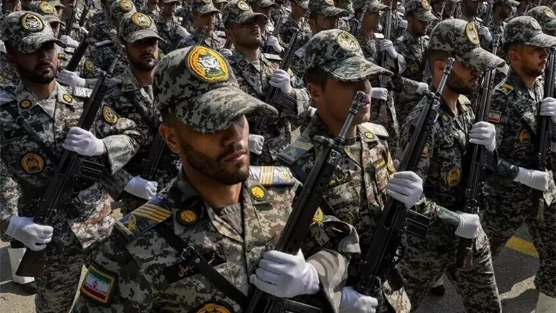 طهران تعلن مقتل قيادات عسكرية بارزة