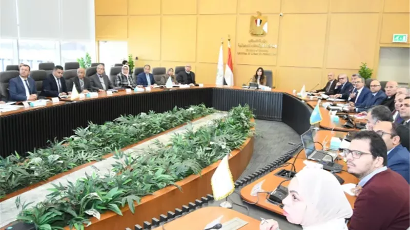 وزيرة الإسكان تضع ملف مياه الشرب والصرف الصحي على رأس الأولويات