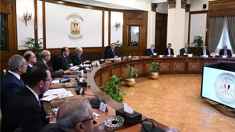 مدبولي يبحث مع المجموعة الوزارية الاقتصادية تداعيات العمليات الأمريكية الإسرائيلية ضد إيران