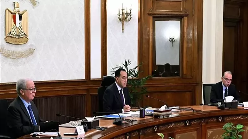 رئيس الوزراء : الدولة تولي اهتماماً بالغاً لتمهيد الطريق أمام الق