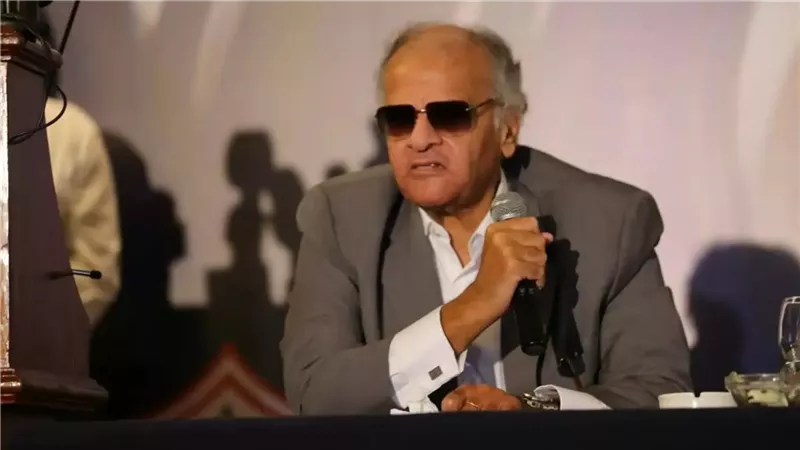مجلس الزمالك يقرر منح ممدوح عباس الرئاسة الشرفية